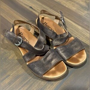 Born Metallic Brown Comfort Sandals CQA15 SIZE 7 M Buckle Strappy Leather